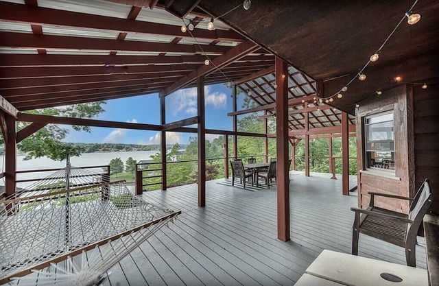 Lake Hickory Trio 2BR Green Unit