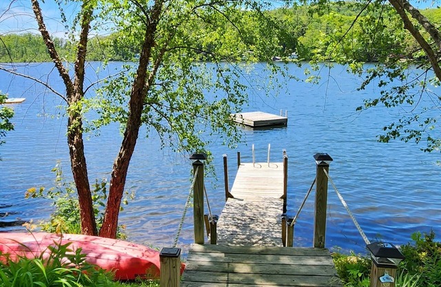 LAKE HOUSE on the water w/2 kayaks, canoe, huge deck, swim raft, dock, fire pit