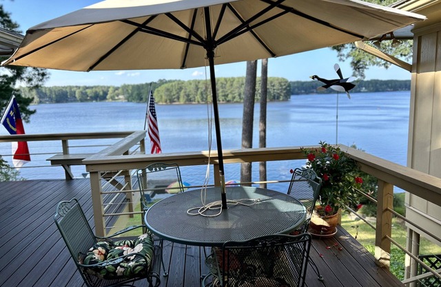 Lake house on Thagards Lake near Pinehurst, NC!