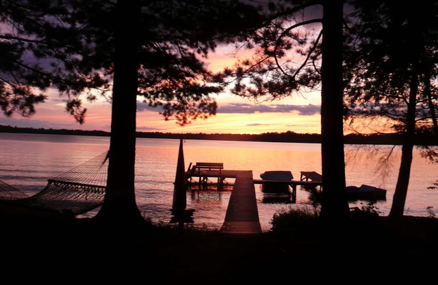 Lake House w/Spectacular Sunset Views -100 ft FLAT Lakefront; Large dock, SAFE -