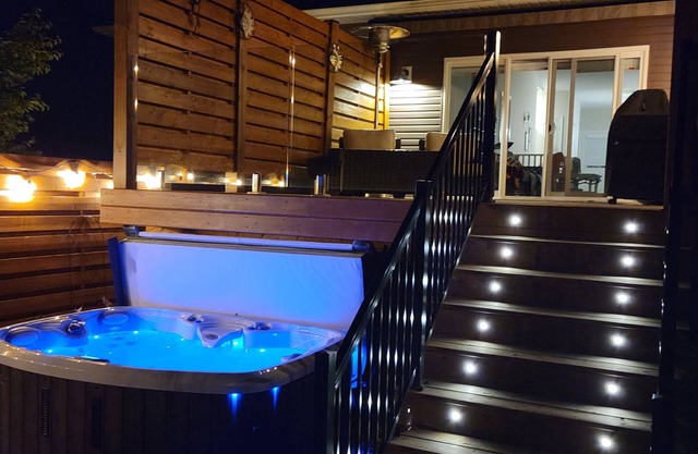 Lake House with Jacuzzi