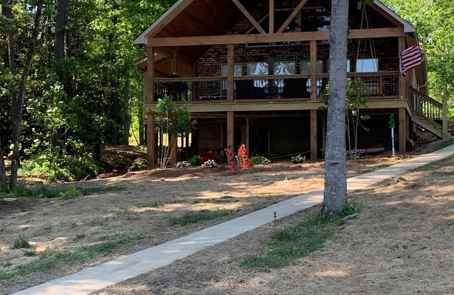 "Lake Life" Beautiful House On Smith Lake in Double Springs, 4BR, 2BA, Loft Area