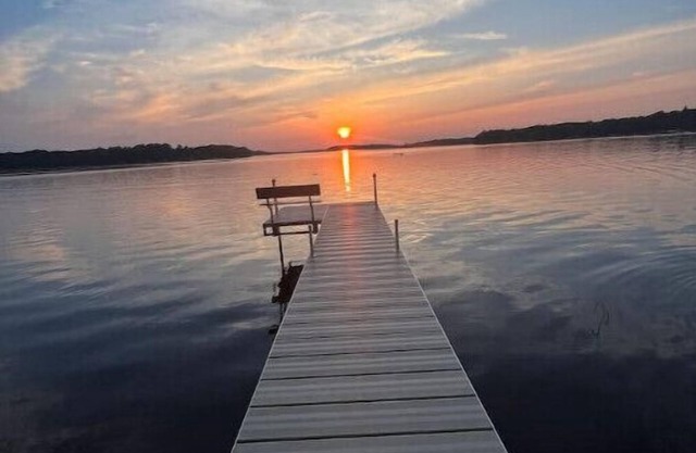 Lake Life Cabin