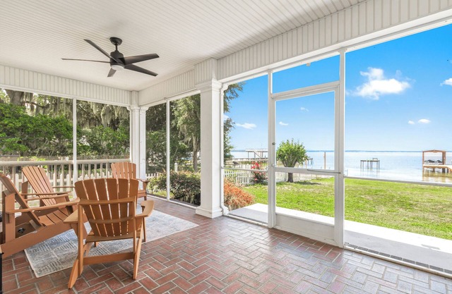 Lake Living on Lake Weir