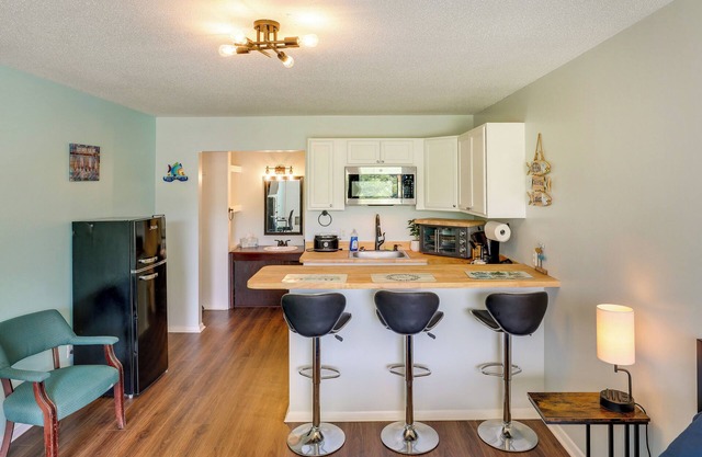 Lake Marion Gem: Communal Outdoor Space w/Views!