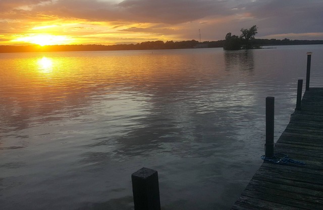 Lake Milton Ohio, Lakefront Vacation Rental, 4 Bedrooms, 3 Bath, Private Dock