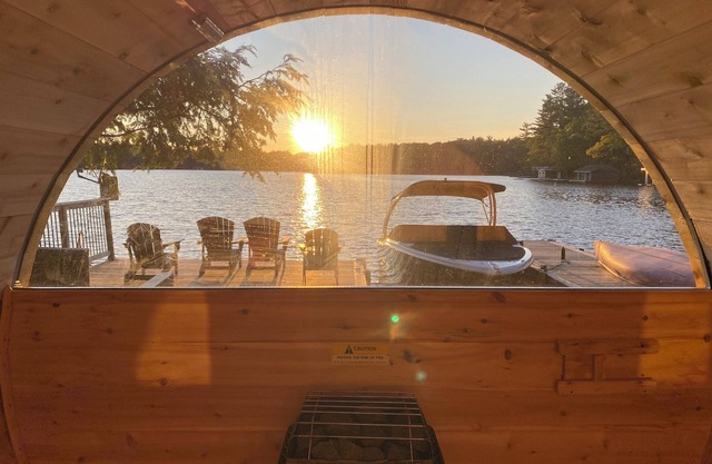 Lake Muskoka - Sunsets and Sauna!