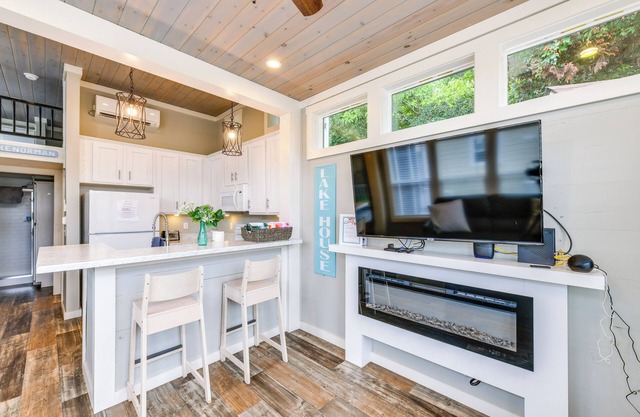 Lake Norman Getaway w/Pool Access + Kayaking!