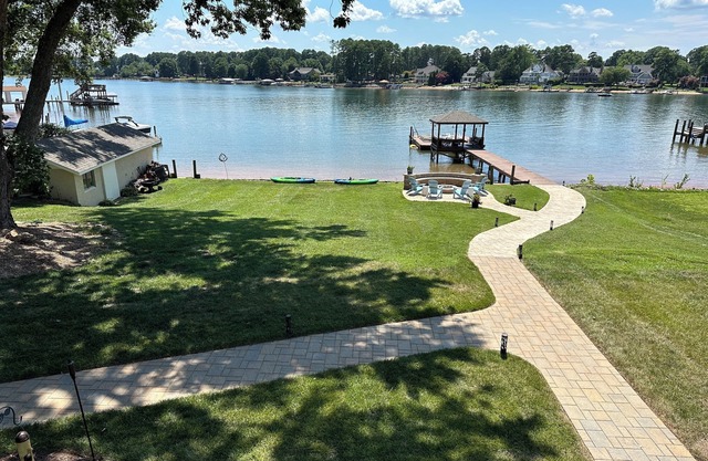 Lake Norman lake front retreat - lower unit, pet friendly.