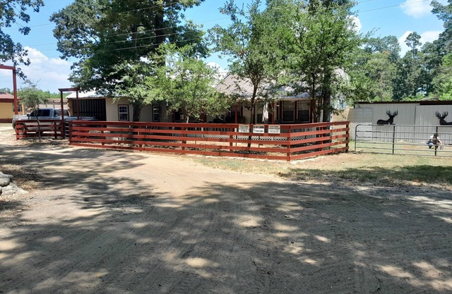 Lake Sam Rayburn Cabins, #1 front cabin at Monterrey Park an Boat launch