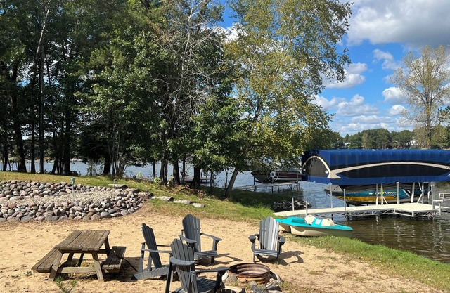 Lake Sherwood Shores Retreat - Private Beach, Sand Valley, 40 min. to the Dells