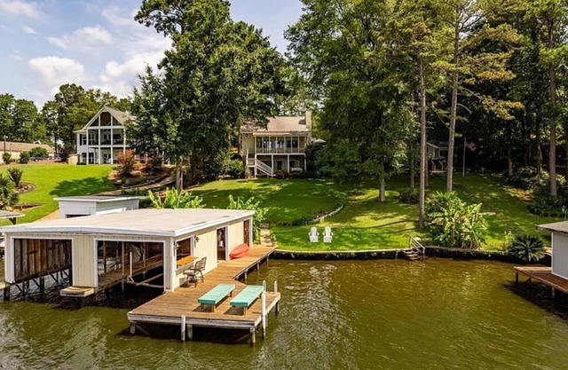 Lake Sinclair Waterfront Cottage