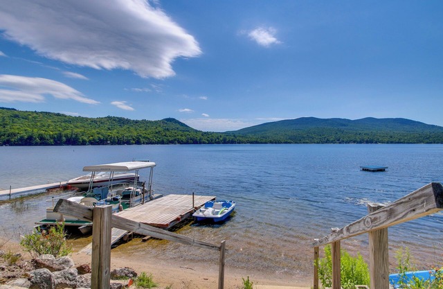 Lake Stinson Cottage w/Sunroom & Shared Dock!