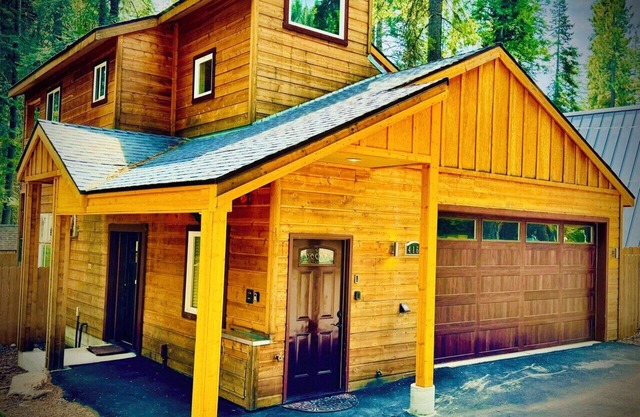 Lake Tahoe W. Shore Cabin, Tahoe Pines/Homewood, Sleeps 8-10, Hottub, Wifi, Cabl