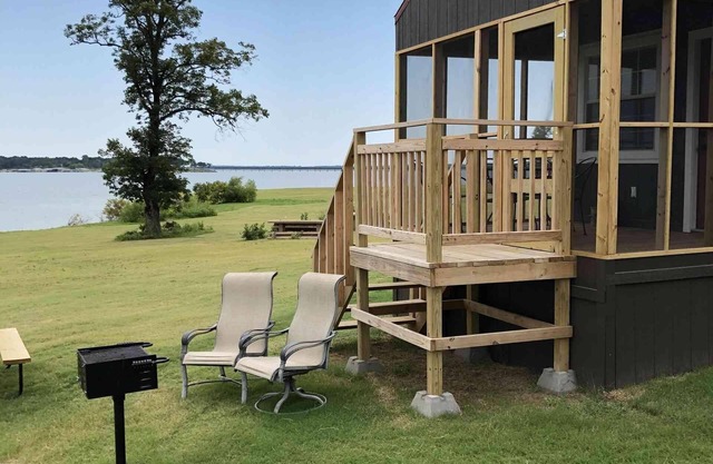 Lake Texoma Lakefront Cabin - Call of the Wild
