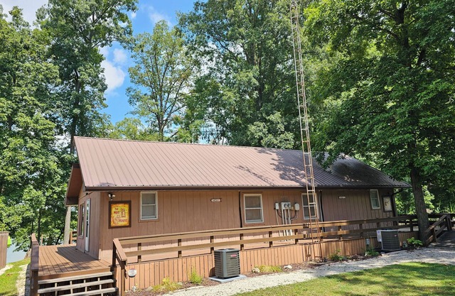 Lake Themed Cabin - Direct Water Access - Free Kayaksn
