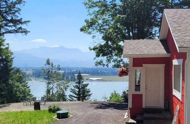 Lake View Cottage in Agassiz