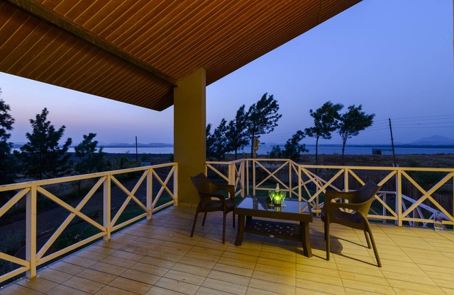 Lake View Holiday Villa Near Sula Vine Yard With 3 BdRms
