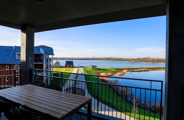 Lake View Penthouse 4p