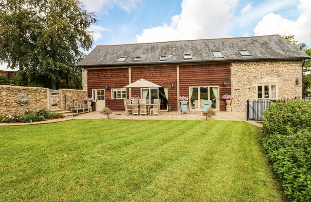 LAKE VIEW, pet friendly, luxury holiday cottage in Lapford