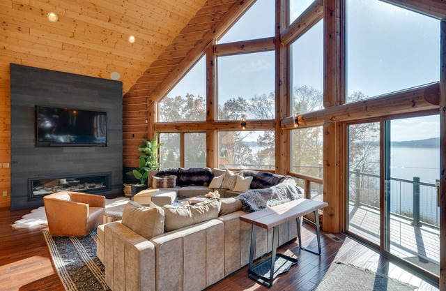 Lake Wisconsin Lodge w/ Dock & Pool Near Skiing!