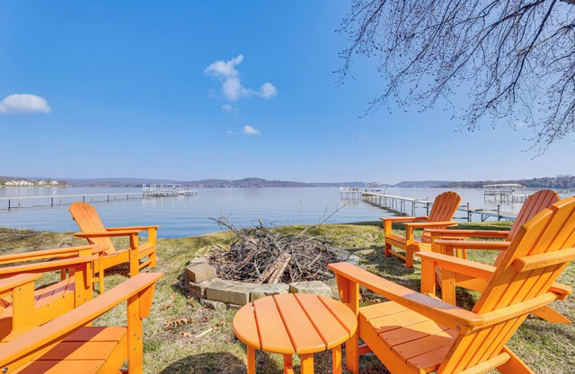 Lake Wisconsin Retreat w/Dock: Great for Groups!