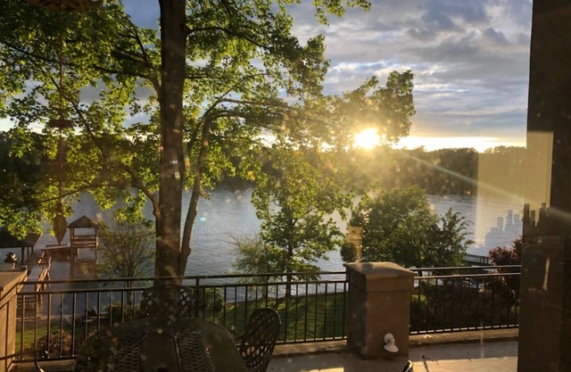 Lake Wylie Lakefront Home with Beautiful Views Sleeps 10 - 14 Boat Dock