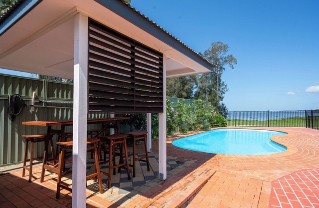 Lakefront 4 Bedroom House