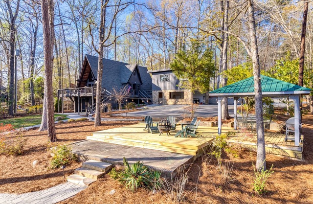 Lakefront A-Frame- Family Friendly-Renovated-as seen on the TV show Staycation!