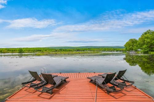 Lakefront A-frame Hot Tub, Dock, Kayaks, Games