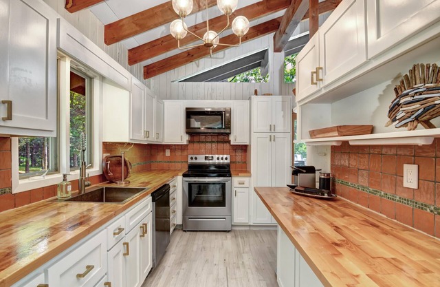 Lakefront Achieve Chalet in a Private 200 Acre Estate