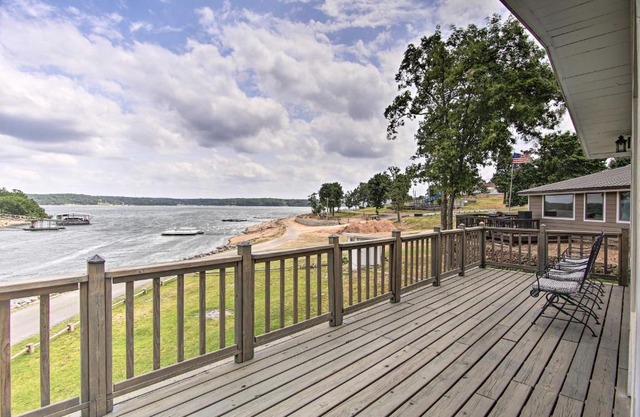 Lakefront Afton Cottage with Deck Walk to Boat Ramp
