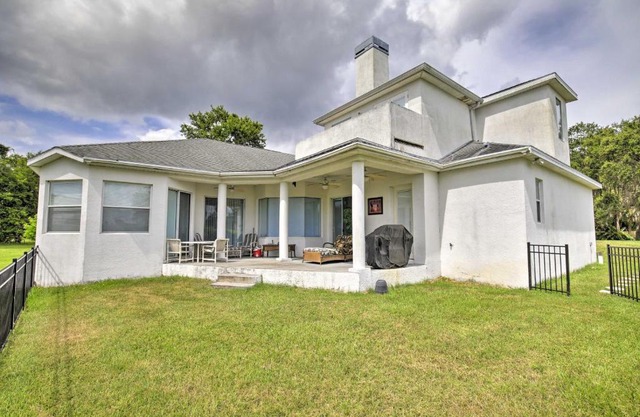 Lakefront Apt with Peaceful Balcony and Lake Views!