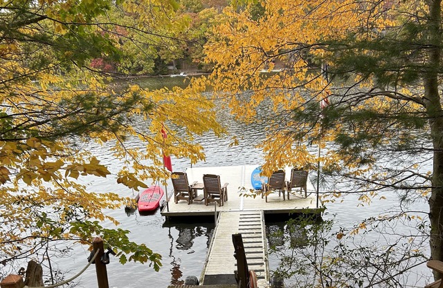 LAKEFRONT Cabin: Hot Tub, Kayaks, Private Dock & Gardens - OWLS NEST Deep Creek