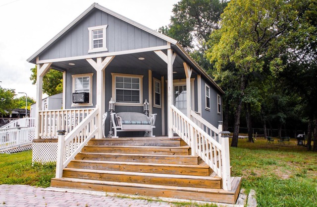 Lakefront Cabin, Lake Lewisville, Ski, Boat, Fish, Swim! 14+acres!