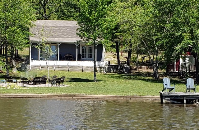 Lakefront Cabin near Canton, Ben Wheeler and Edom