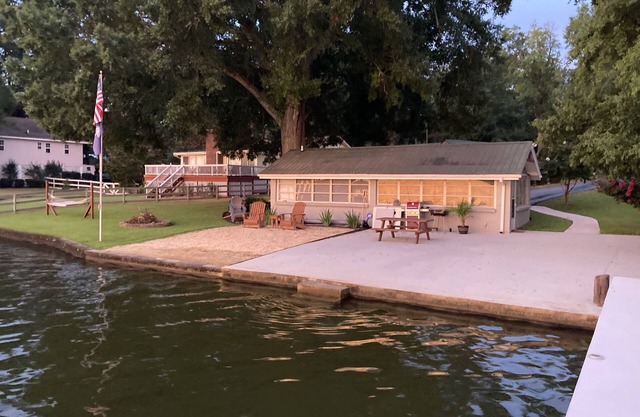 Lakefront Cabin on Lake Greenwood