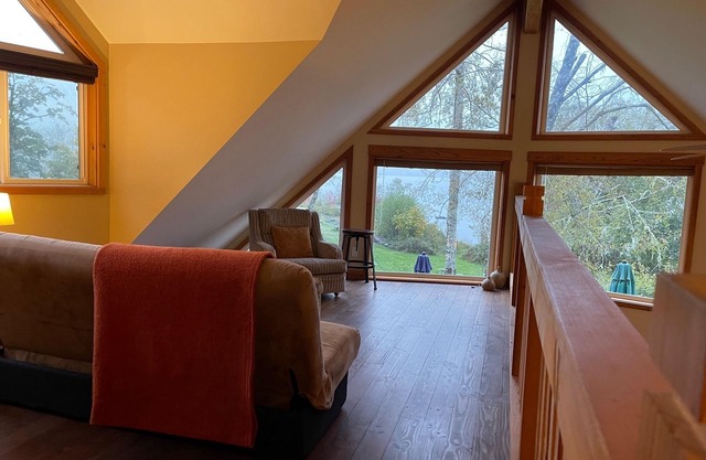 Lakefront Cabin on Vancouver Island