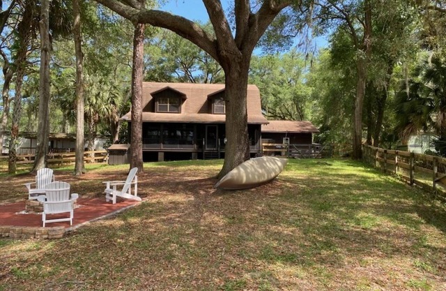 Lakefront Cabin in Ocala Forest – Near Springs, Shops, Pet Friendly Getaway