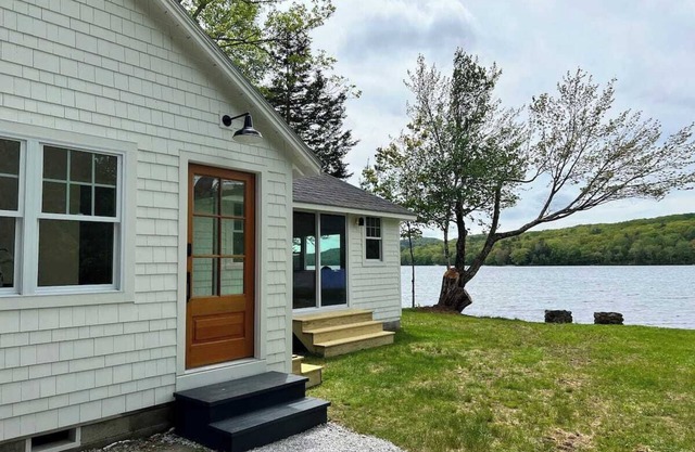 Lakefront Cottage at Salisbury Camp