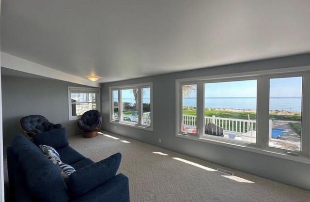 Lakefront cottage