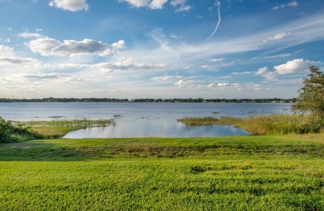 Lakefront Fishing/Kayaking/Boating House