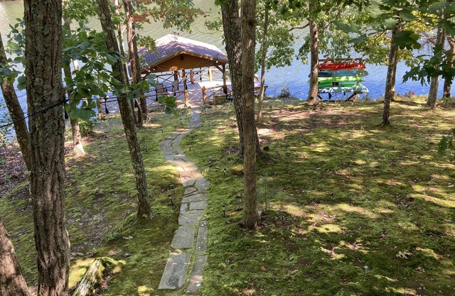Lakefront, Gas Firepit. Hot Tub. Private Dock. Pup Friendly