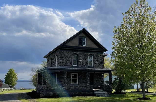 Lakefront Getaway at the Cozy Stone House
