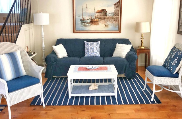 Lakefront home for rent weekly. Sorry no pets.