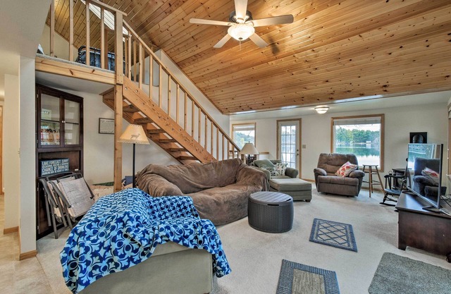 Lakefront Home w/Seasonal Dock - 2 mi to Skiing!