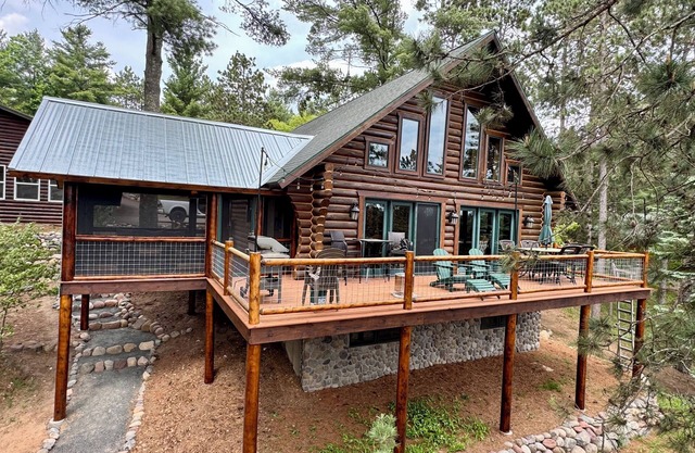 Lakefront Log Cabin located directly on UTV and snowmobile trails!