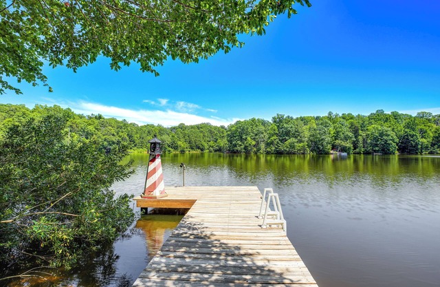 Lakefront Lusby Home w/Fire Pit: 3 Mi to Beach!
