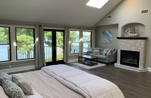 Lakefront Luxury Retreat on Candlewood Lake