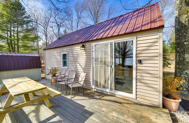 Lakefront Newberry Studio w/Fire Pit!